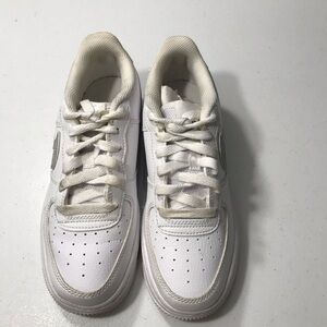 Nike Boys Kids White Sneakers 4Y SB-